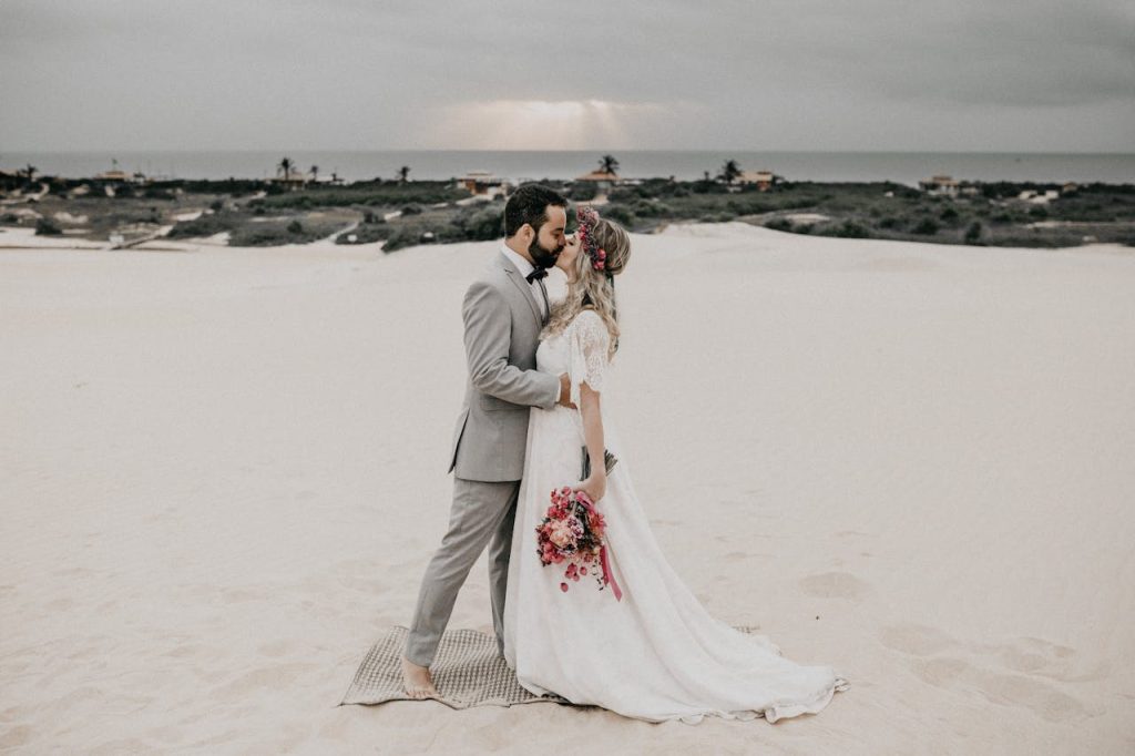 Cuplu fotografiat în stil romantic în ziua nunții – Nunta Delux